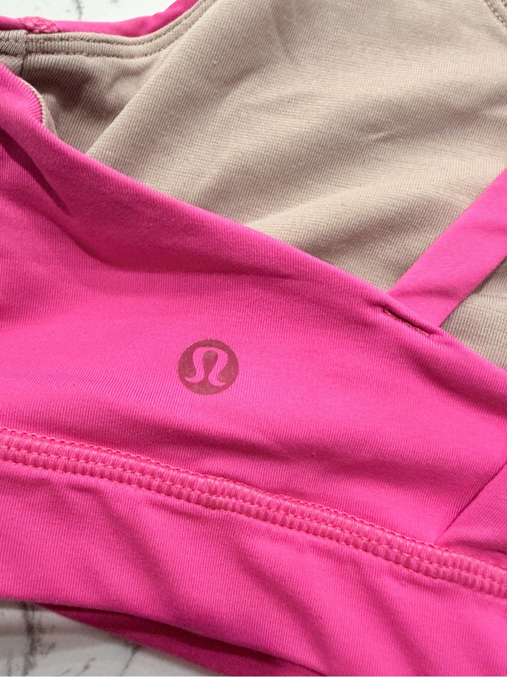 Lululemon Athletica Energy Bra in Bright Pink - Size 6 - Picture 4 of 4